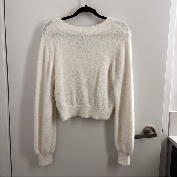 Aritzia Sunday Best // Kitten V-Neck Sweater - Picture 9 of 10